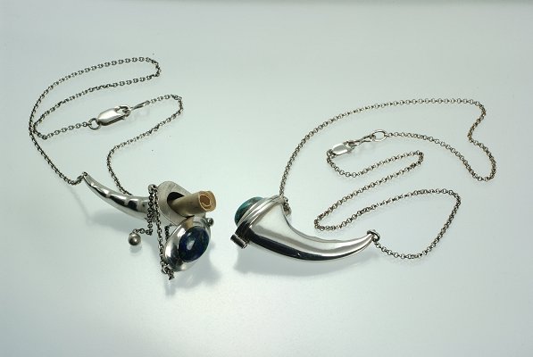 Schat medaillon ketting, lapis lazuli of turquoise / en saffier. 